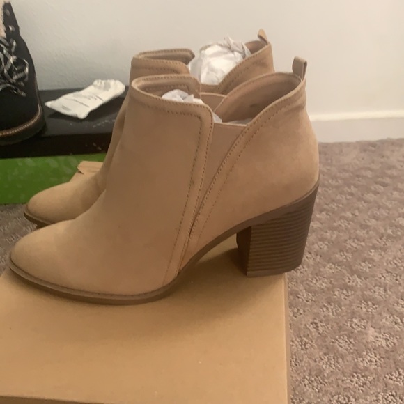 Francesca’s size 8 Remy - Picture 2 of 4